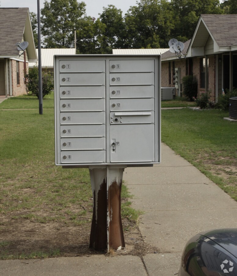 Photo - Woodlake Apartments