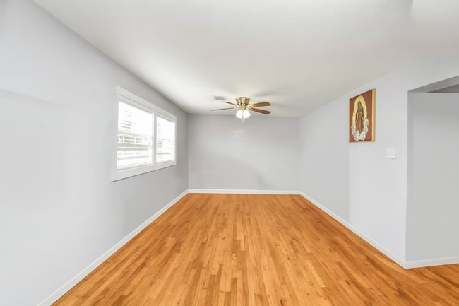 Building Photo - Norvic Triplex Unit B