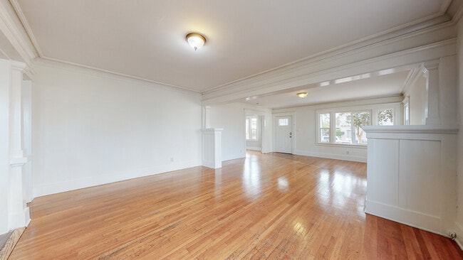 Light and bright - 1436 S Norton Ave