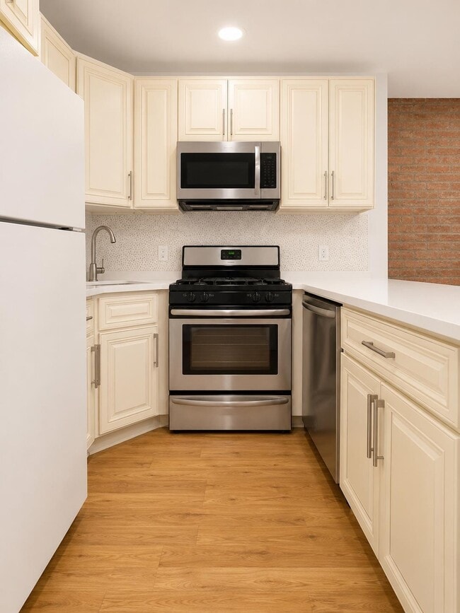 Building Photo - 130 Monticello Ave Unit 2nd floor