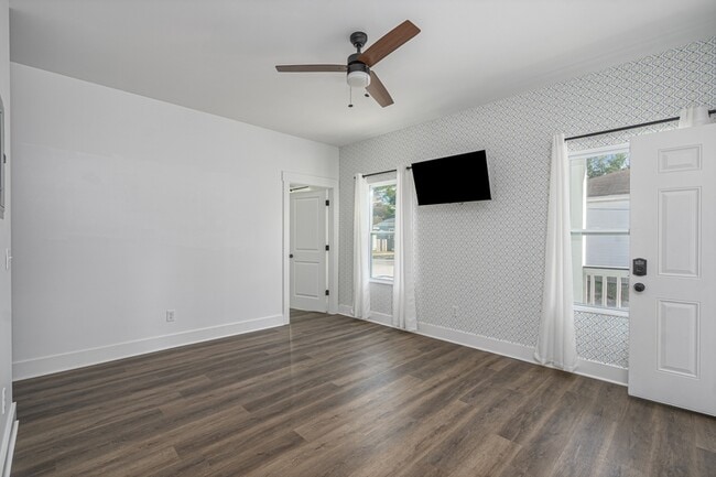 Photo - 637 E Anderson St