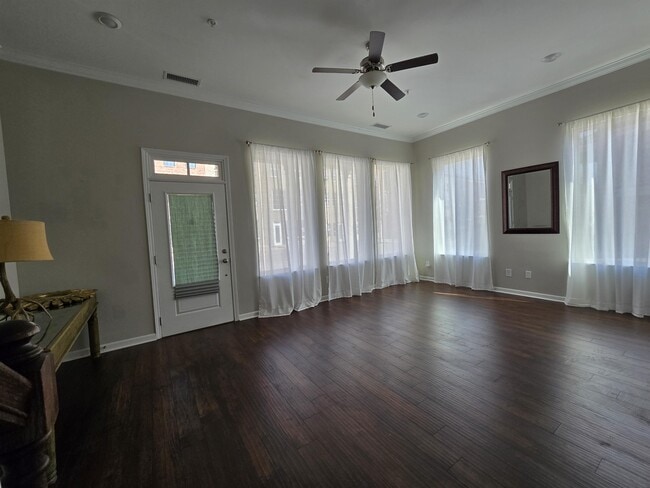 Photo - 2031 Tollgate Blvd