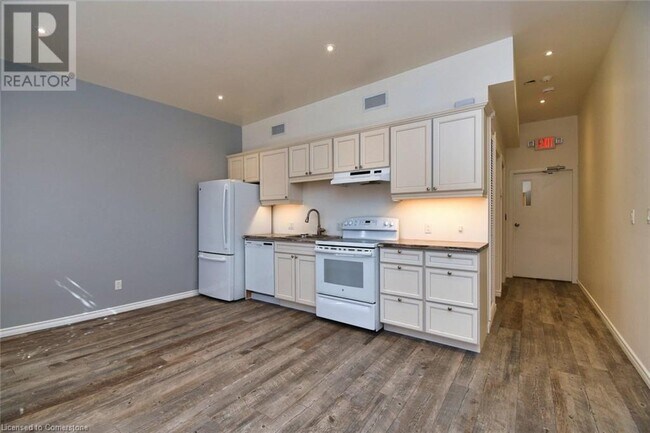 Photo - 329 King St E Unit 3