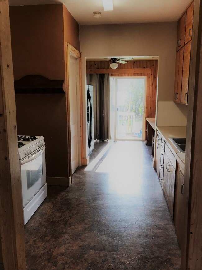 Kitchen included washer and dryer - 924 E 1st St