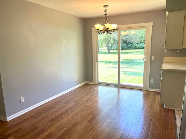Photo - 275 Oak St