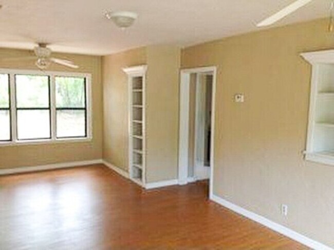 Photo - 2220 Corrine Dr