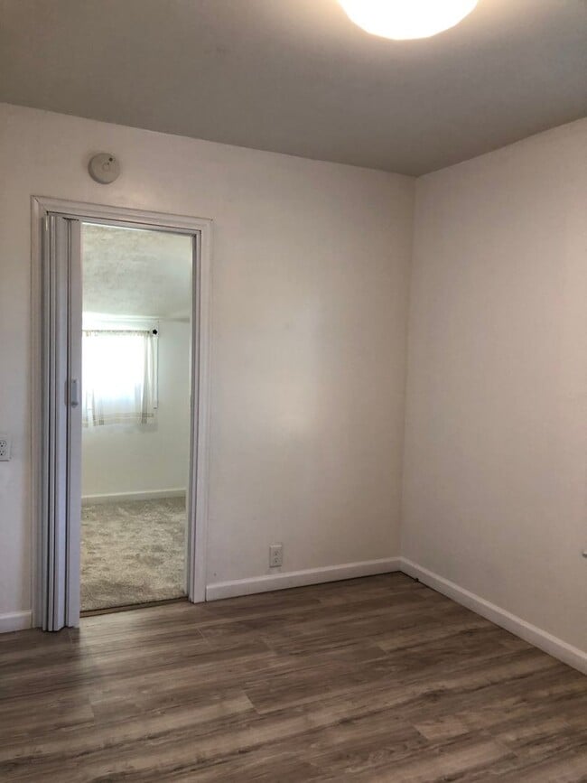 Photo - 307 W 8th St