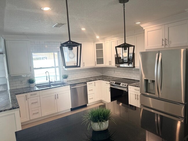 Photo - 3716 Lake Blvd