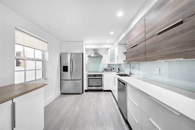 Photo - 3611 Oaks Clubhouse Dr Unit 203