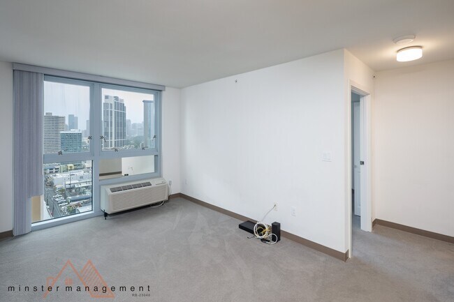 Photo - 988 Halekauwila St