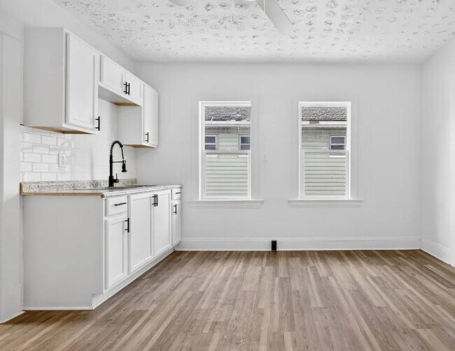 Photo - 9418 Parkview Ave