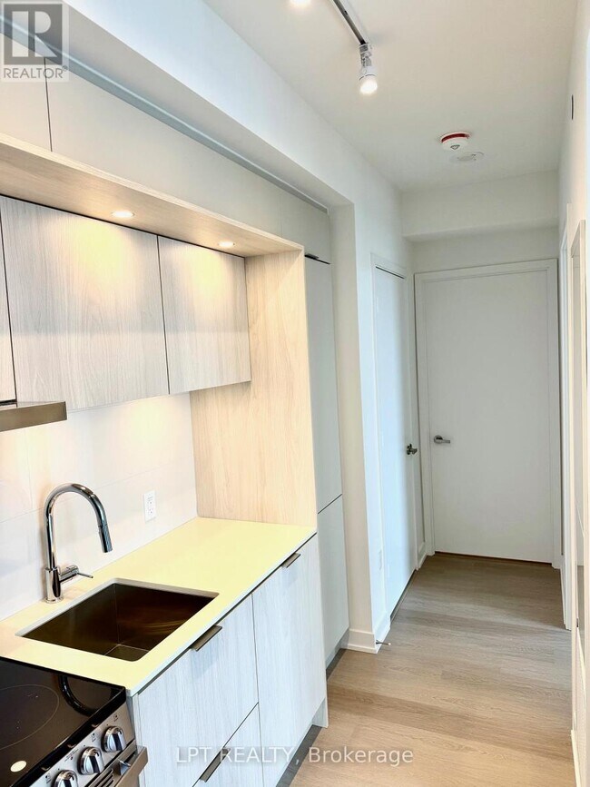 Photo - 448 Burnhamthorpe Rd W Unit 1201