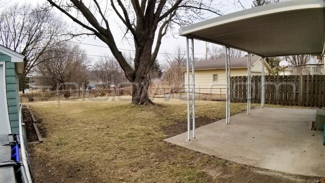 Photo - 2923 Russell Dr NE