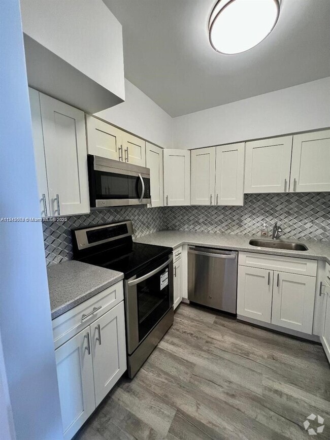 Building Photo - 7441 Wayne Ave Unit 4R Rental