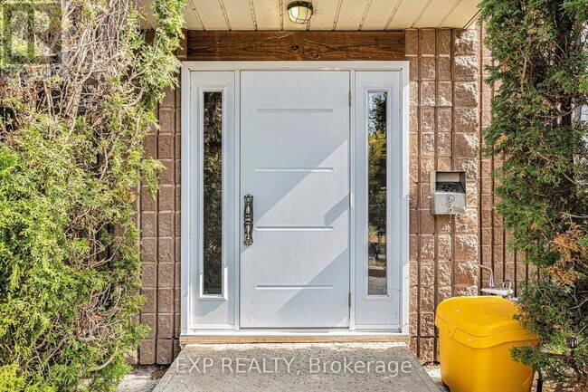 Photo - 875 Laurier St