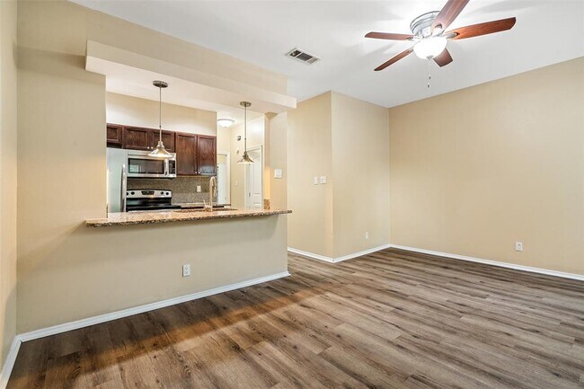 Building Photo - 612 Park Pl Unit 204
