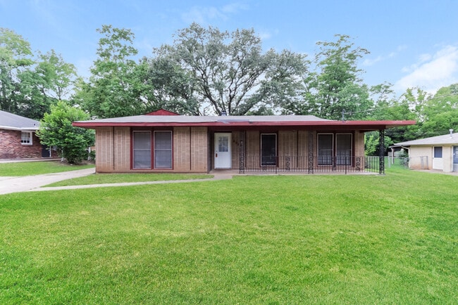 Building Photo - 323 N Burbank Dr