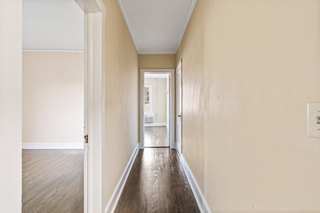 Photo - 409 Plandome Rd Unit H