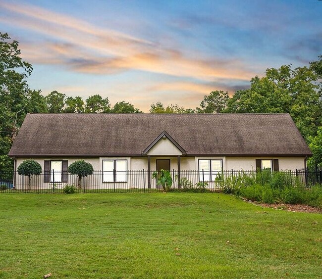 Building Photo - Beautiful 3BR/2BA Duplex near Downtown Covington!