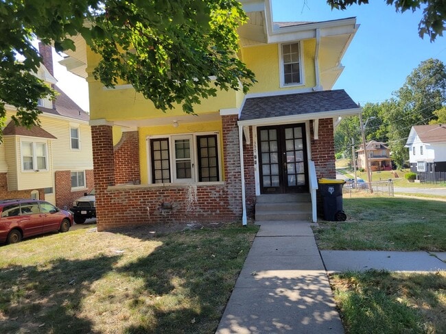 Building Photo - 300 Cypress Ave Unit 300-1 Rental