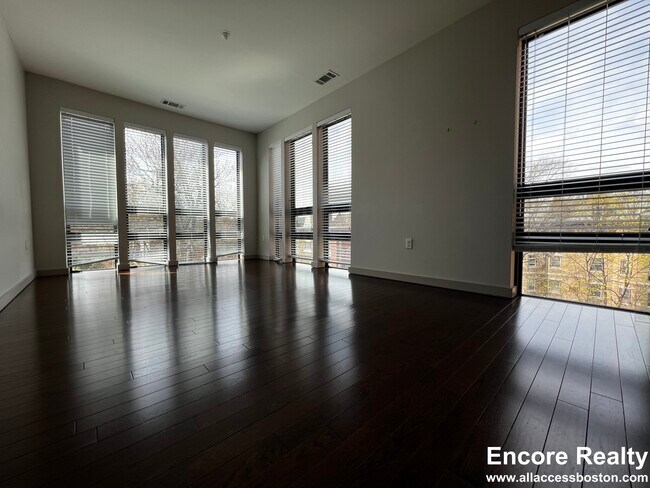 Building Photo - 20 Marion St