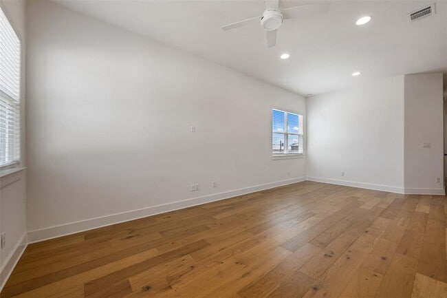 Photo - 308 E 20th St Unit 308