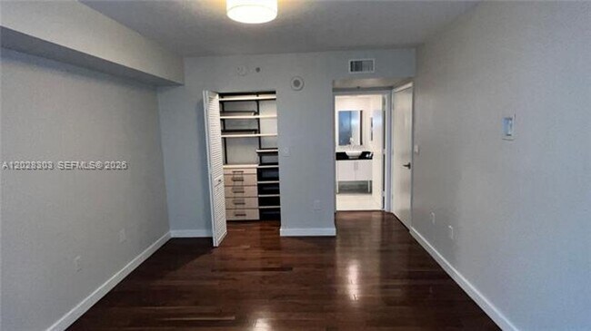 Photo - 31 SE 5th St Unidad 31 SE 5th St # 411