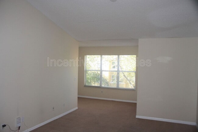 Photo - 4518 Commander Dr Unit 1934