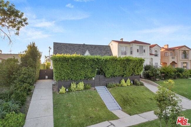 Photo - 1155 S Rimpau Blvd