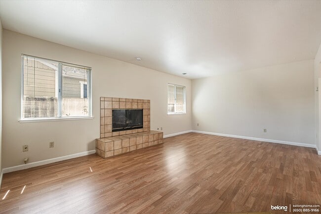 Photo - 1659 Thrush Ave