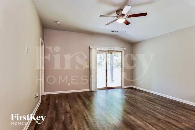 Photo - 321 Reed Way