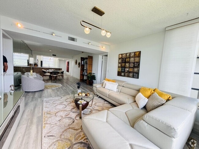 Building Photo - 1528 Whitehall Dr Unit 405 Rental