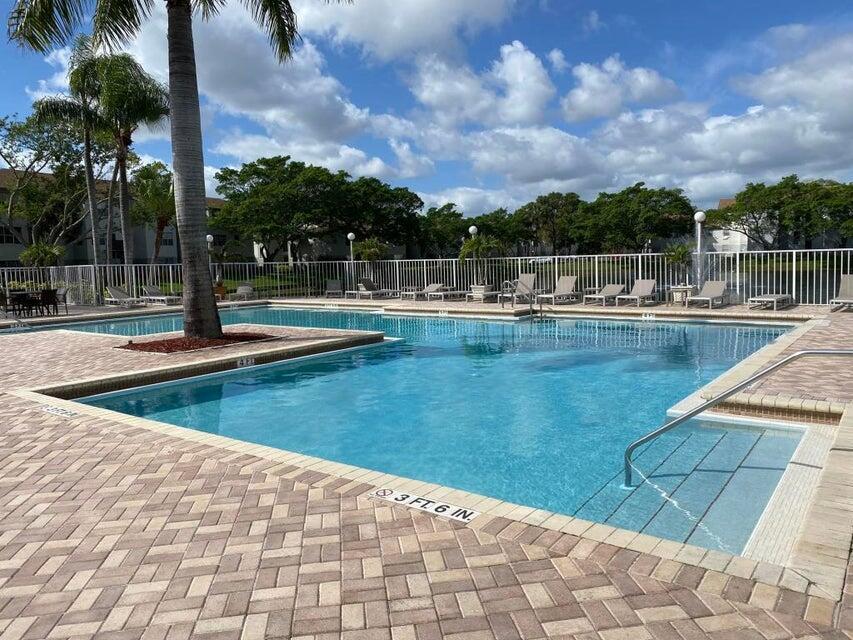 Photo - 1401 Village Blvd Unidad 827 Rental