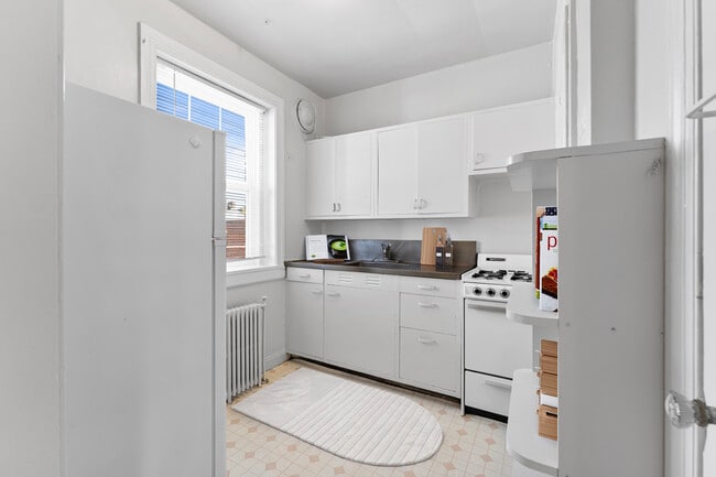 Photo - 1005 Grove Ave Apartments