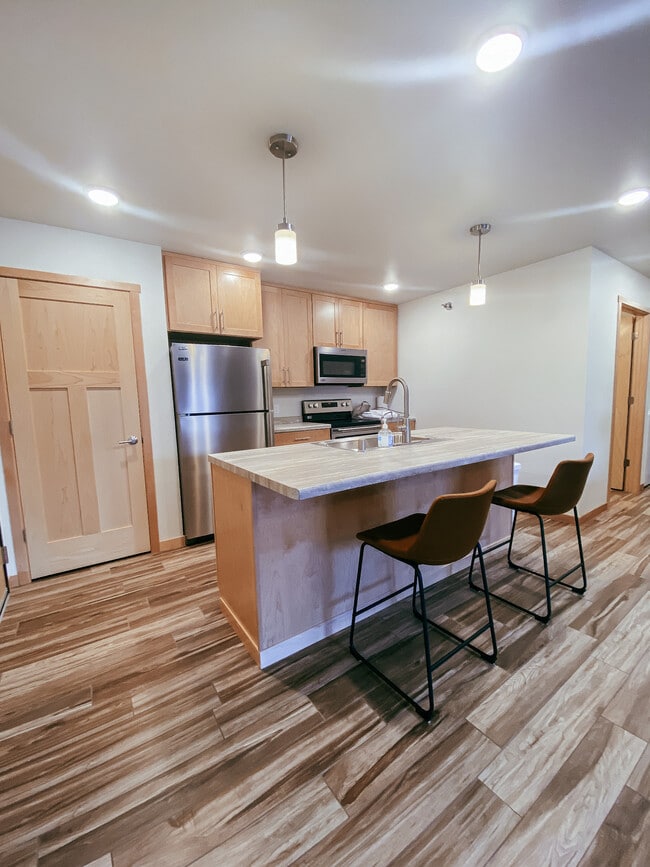 Photo - 3850 Sunnyside Dr W