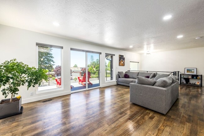 Photo - Exquisitely Renovated 4-Bedroom Oasis with Modern Upgrades