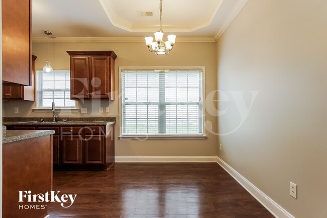 Photo - 2057 Highview Way