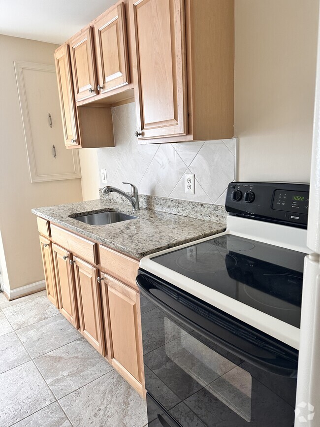 Building Photo - 9910 Oakdale Woods Ct Rental