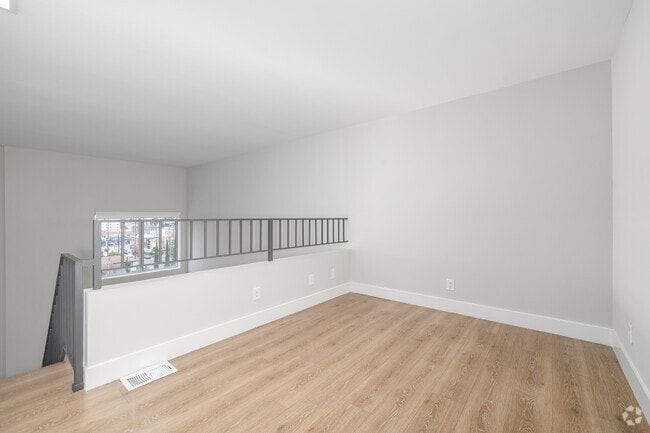 1BR + Loft, 1BA - 715SF - Loft