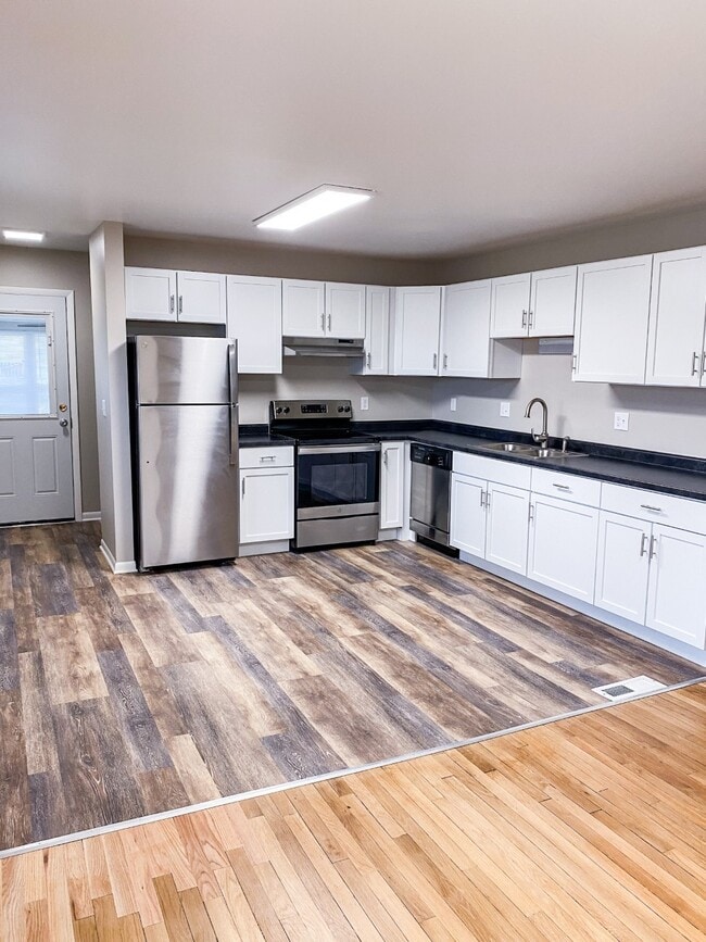 Photo - 1001 W Badger Rd