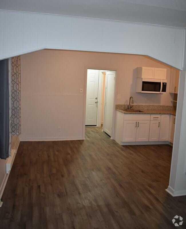 Building Photo - 1213 W Pine St Rental