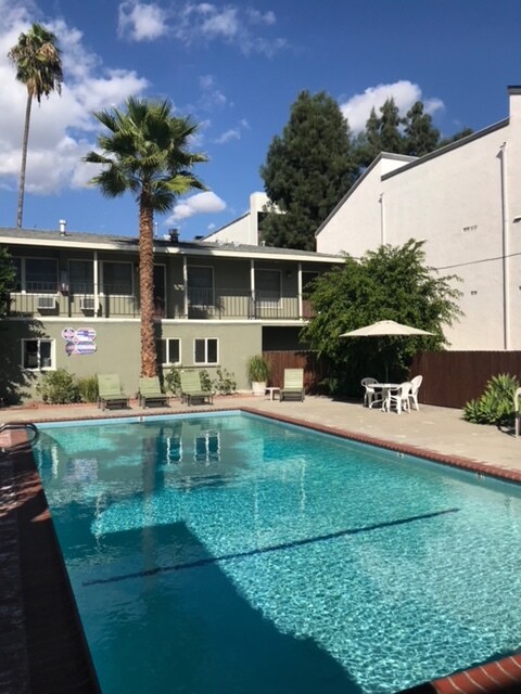 11927 Pool