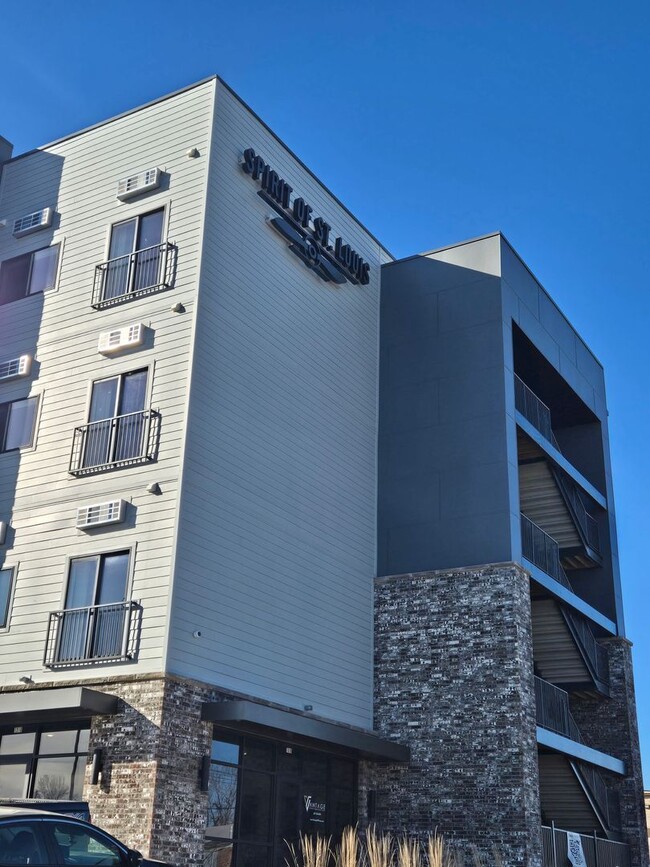 Building Photo - Spirit of St. Louis Unit 102