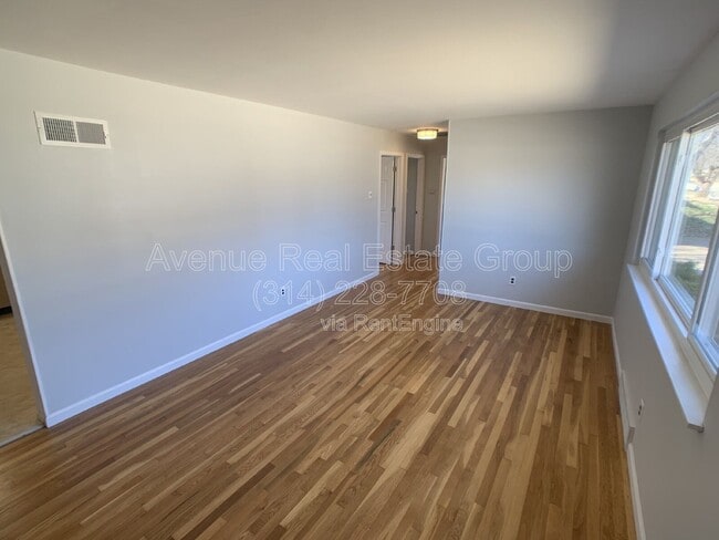 Photo - 858 Hazelvalley Dr