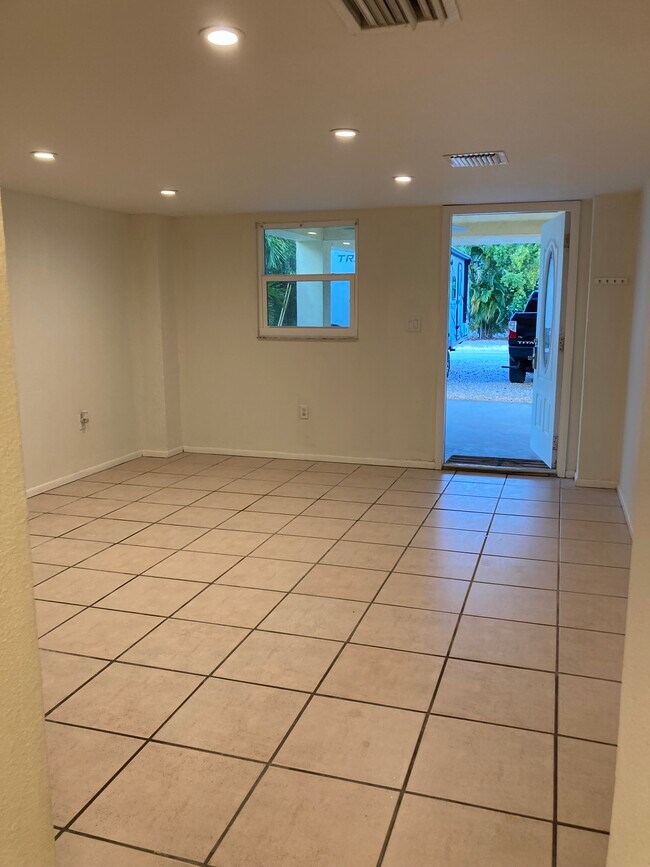 Photo - 917 Red Bird Rd