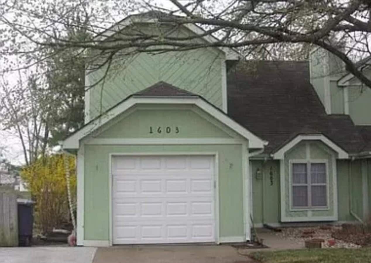 Charming 3 Bed / 2 Bath Home with Fenced Y... - Charming 3 Bed / 2 Bath Home with Fenced Y...