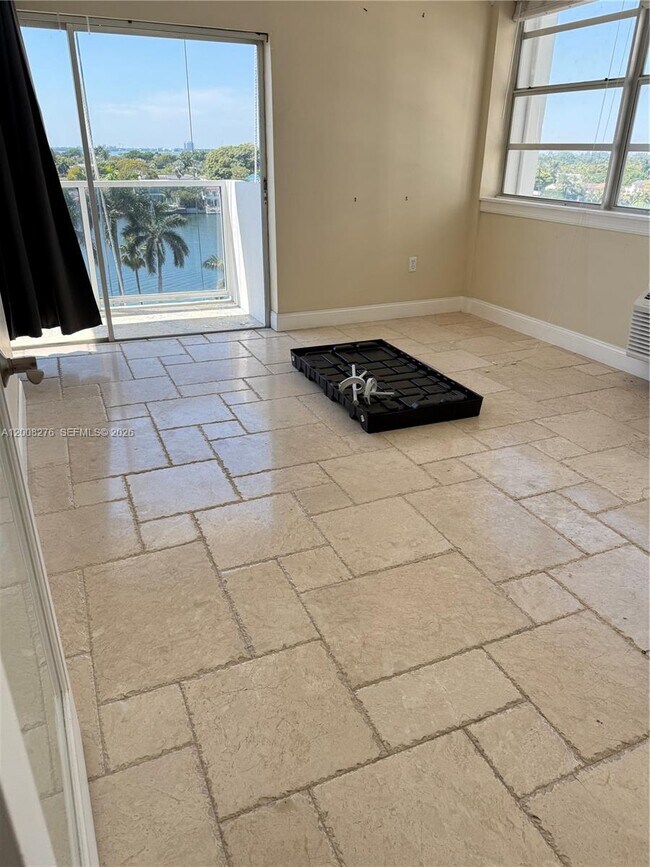 5313 Collins Ave Unit 801