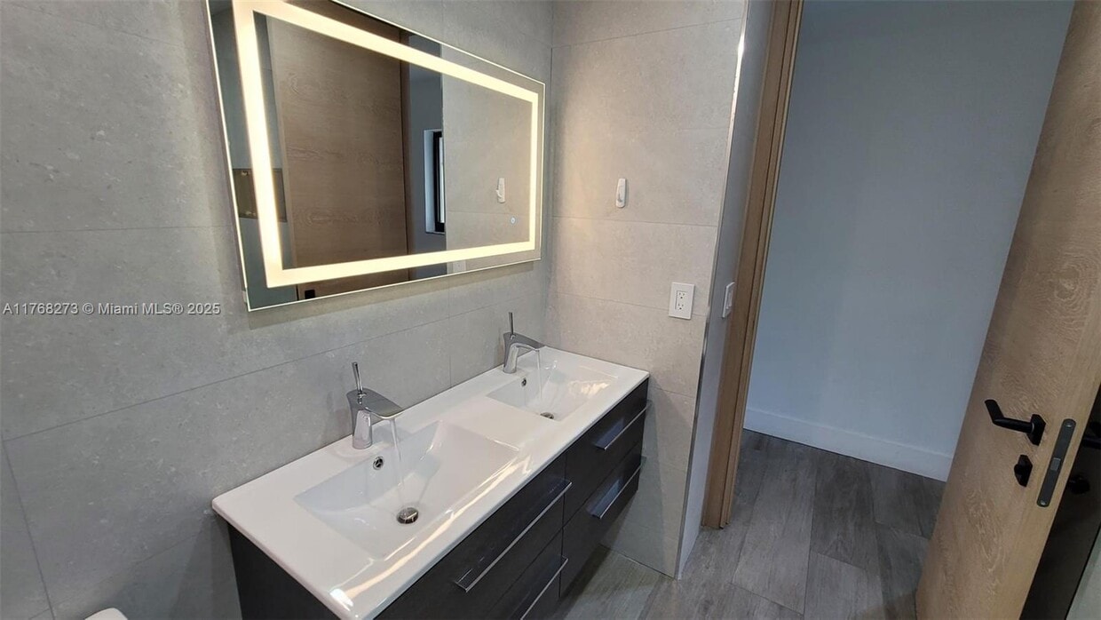 Photo - 9925 Costa del Sol Blvd (Doral, FL)