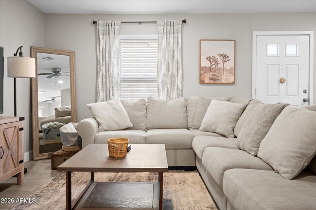 Photo - 1211 W Palomino Dr