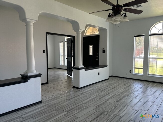 Photo - 5702 Shawn Dr